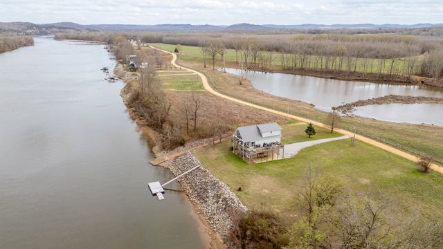 1458 Scenic Ln, Bath Springs, TN 38311