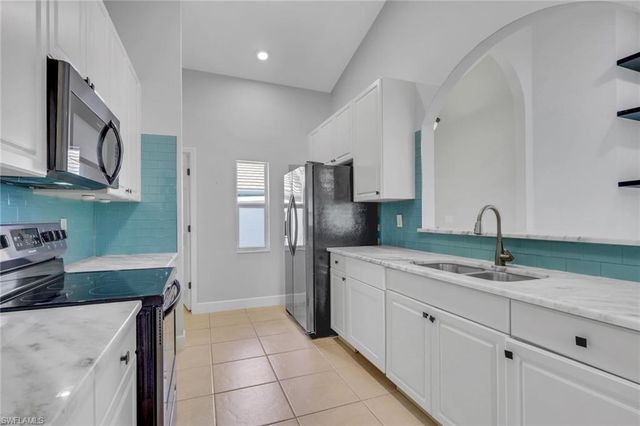2232 Summersweet DR, Alva, FL 33920