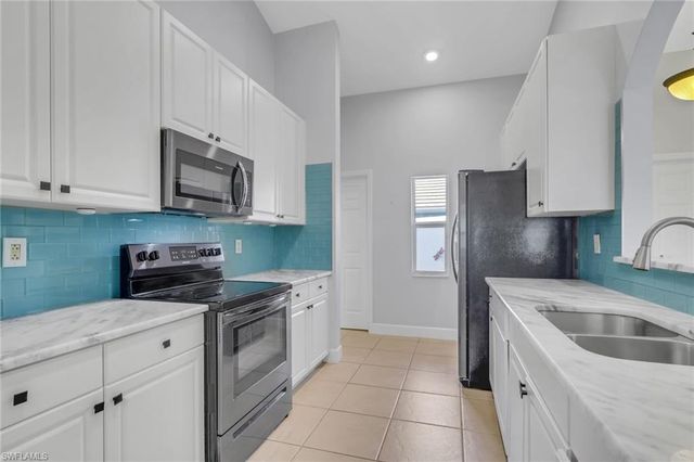2232 Summersweet DR, Alva, FL 33920