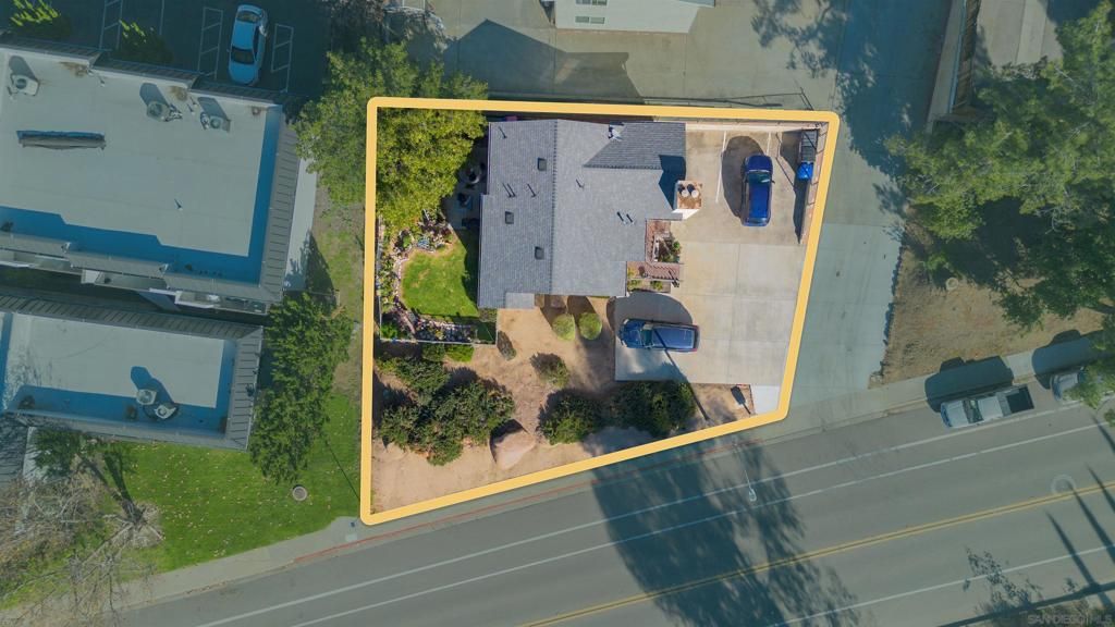 Image 9 of property listing at 1960 Arnold Way, Alpine, CA 91901