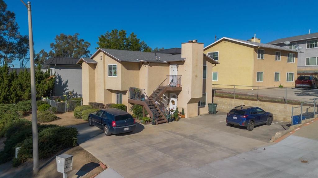 Image 1 of property listing at 1960 Arnold Way, Alpine, CA 91901