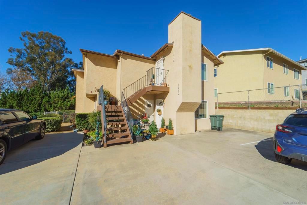 Image 2 of property listing at 1960 Arnold Way, Alpine, CA 91901