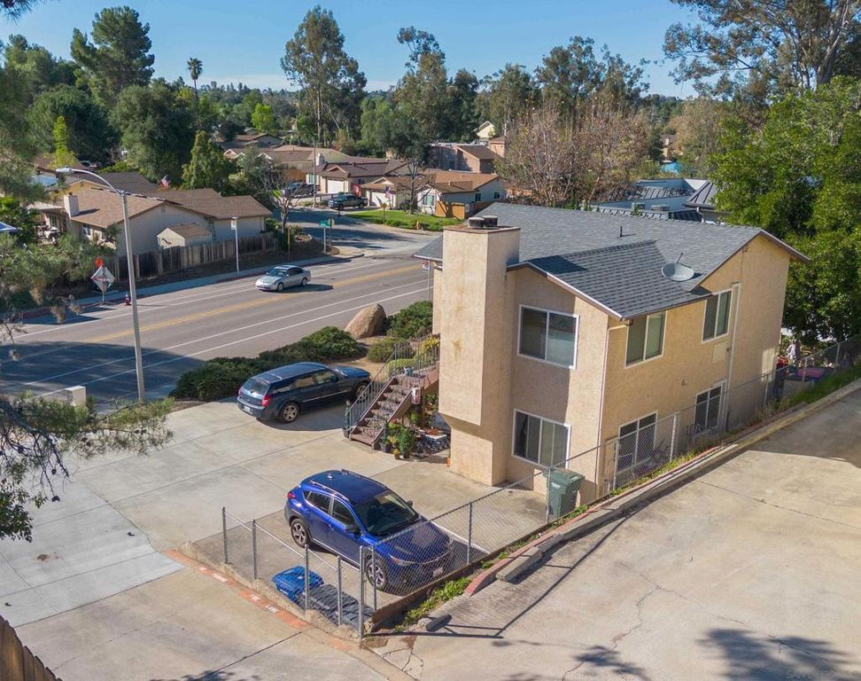 Image 6 of property listing at 1960 Arnold Way, Alpine, CA 91901