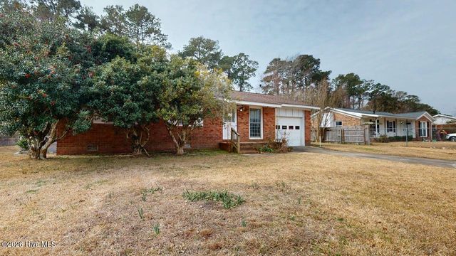30 Berkshire Drive, Jacksonville, NC 28546