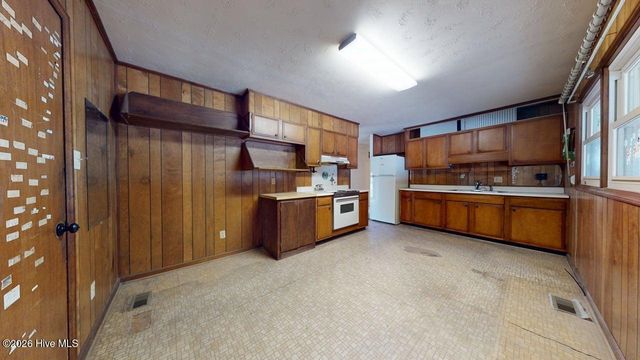 30 Berkshire Drive, Jacksonville, NC 28546