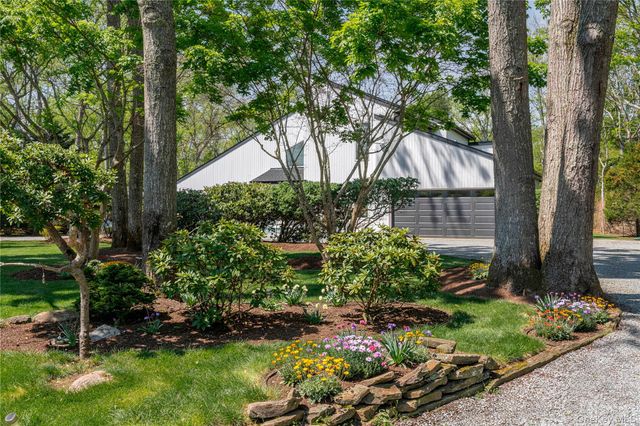 7 Midhampton Court, Quogue, NY 11959