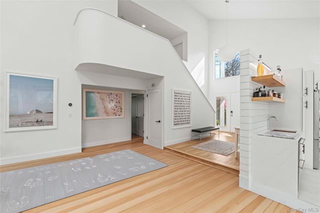 7 Midhampton Court, Quogue, NY 11959