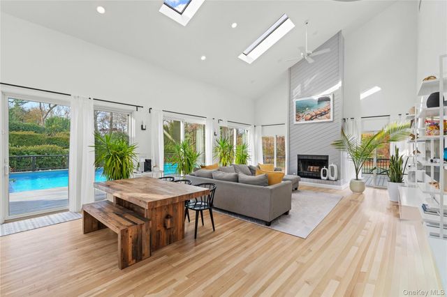 7 Midhampton Court, Quogue, NY 11959