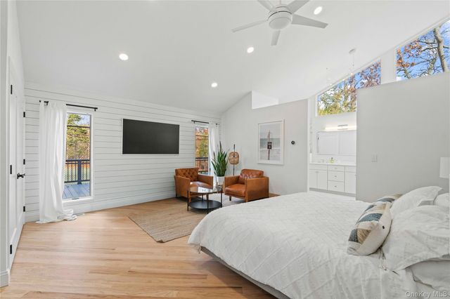 7 Midhampton Court, Quogue, NY 11959