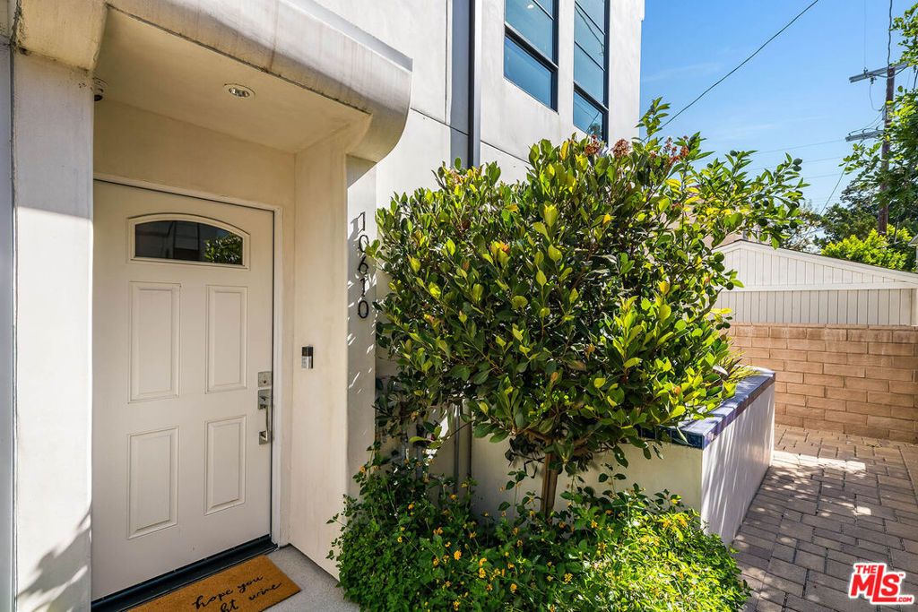 10610 W Kareen Court, Toluca Lake, CA 91602 — photo 4