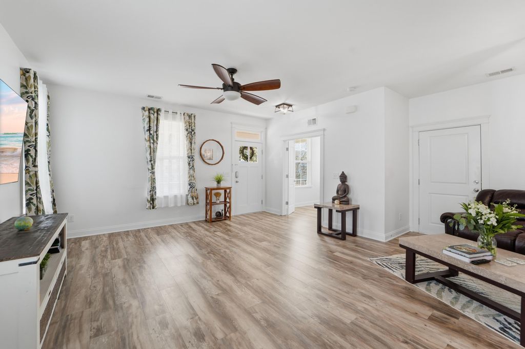 Image 10 of property listing at 3730 Tip Lane, Mount Pleasant, SC 29466