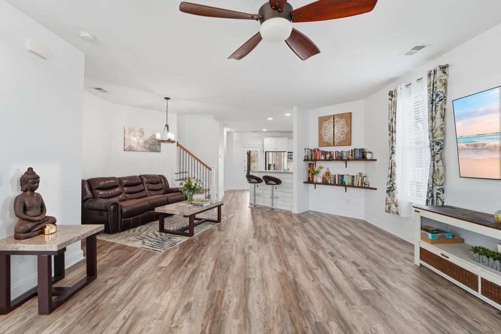 Image 12 of property listing at 3730 Tip Lane, Mount Pleasant, SC 29466