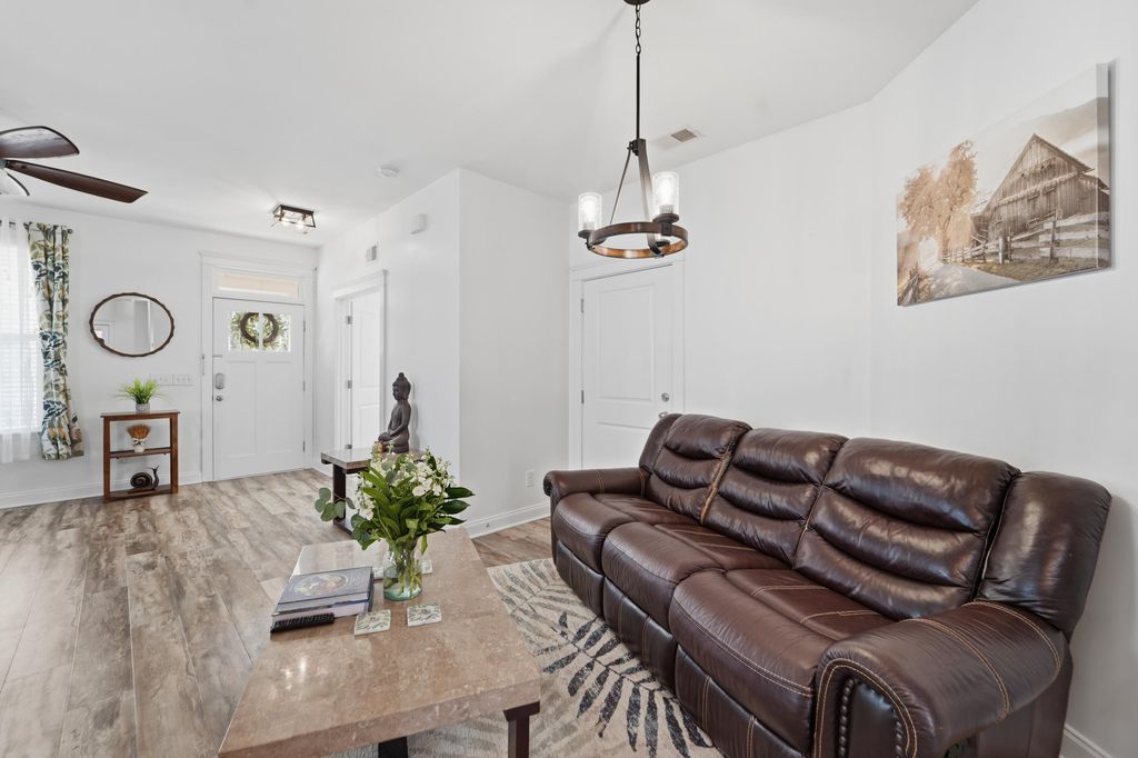 Image 14 of property listing at 3730 Tip Lane, Mount Pleasant, SC 29466