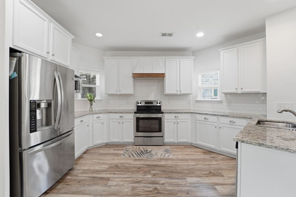 Image 16 of property listing at 3730 Tip Lane, Mount Pleasant, SC 29466