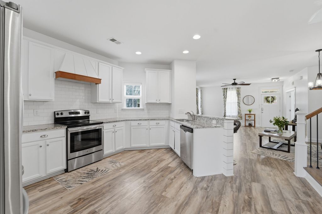 Image 17 of property listing at 3730 Tip Lane, Mount Pleasant, SC 29466