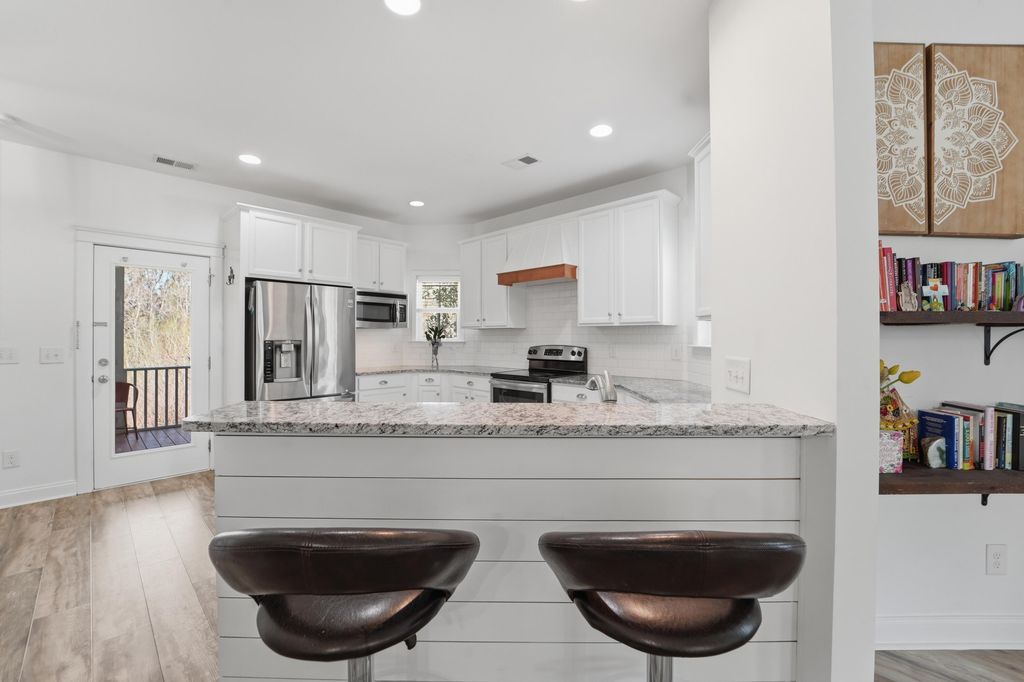 Image 19 of property listing at 3730 Tip Lane, Mount Pleasant, SC 29466