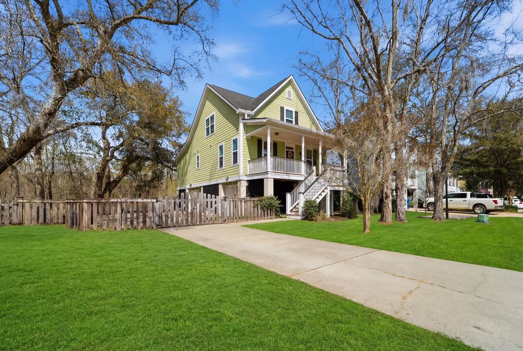 Image 4 of property listing at 3730 Tip Lane, Mount Pleasant, SC 29466