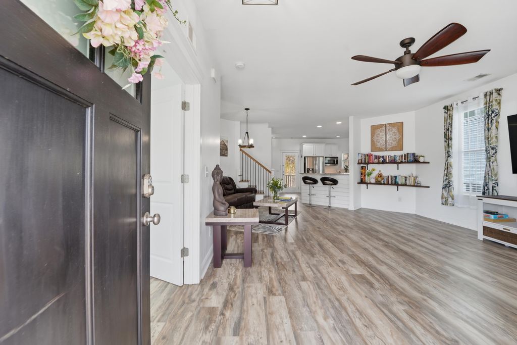 Image 8 of property listing at 3730 Tip Lane, Mount Pleasant, SC 29466