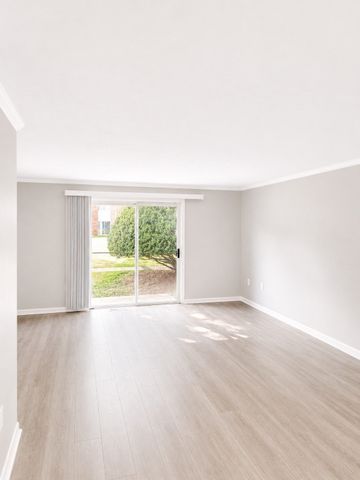 55 David Terrace 14, Norwood, MA 02062