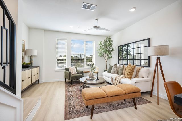 719 E Locust St Unit 2108, San Antonio, TX 78212