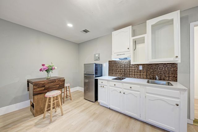 8610 Croydon LOOP, Austin, TX 78748