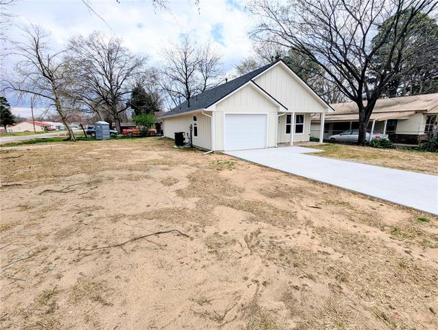 213 S 4th Street, Eufaula, OK 74432