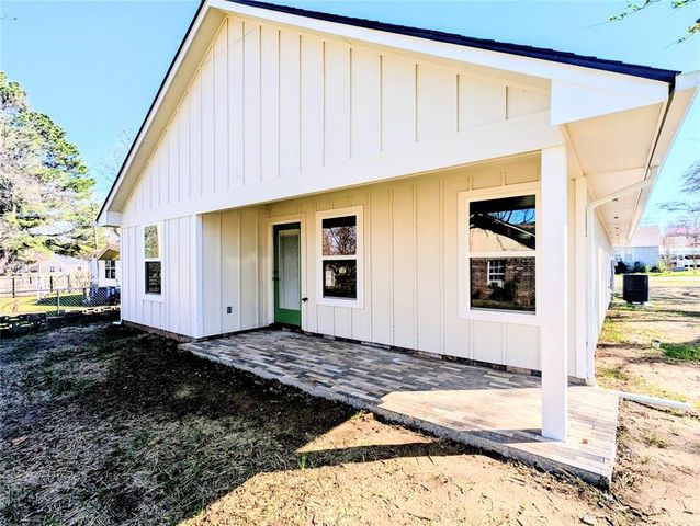 213 S 4th Street, Eufaula, OK 74432