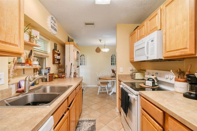 118 SW Ray Avenue, Port St. Lucie, FL 34983