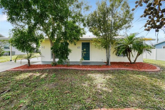 118 SW Ray Avenue, Port St. Lucie, FL 34983
