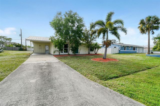 118 SW Ray Avenue, Port St. Lucie, FL 34983