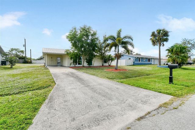118 SW Ray Avenue, Port St. Lucie, FL 34983