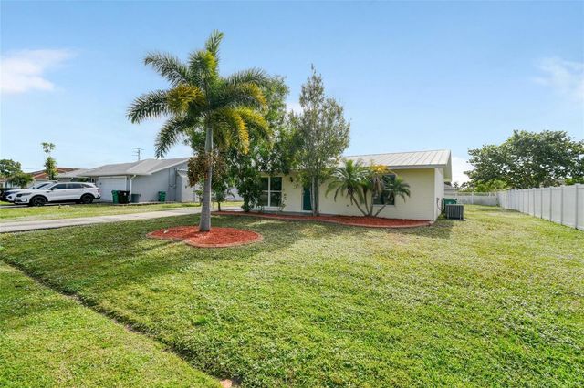 118 SW Ray Avenue, Port St. Lucie, FL 34983