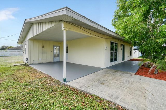 118 SW Ray Avenue, Port St. Lucie, FL 34983