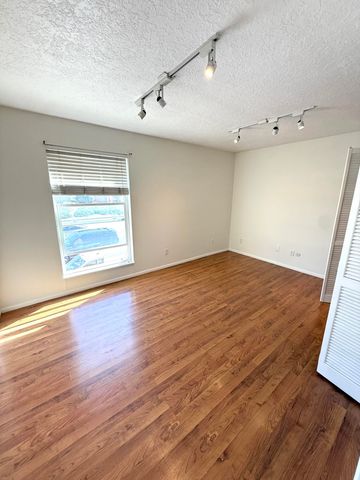 1825 Dartmouth Drive NE APT 205, Albuquerque, NM 87106