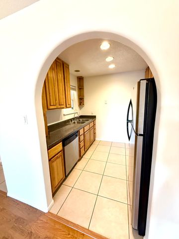 1825 Dartmouth Drive NE APT 205, Albuquerque, NM 87106