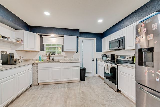 3815 INDIAN WELLS Drive, Arlington, TX 76017