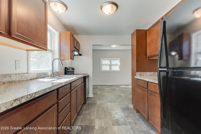 931 Mel Avenue, Lansing, MI 48911