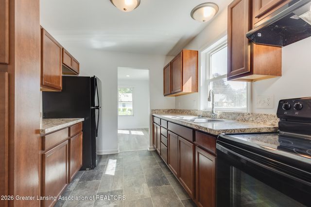 931 Mel Avenue, Lansing, MI 48911