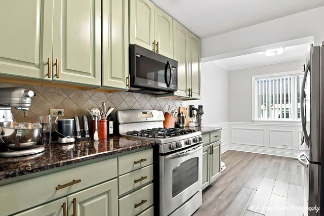 496 S Navajo Trail, Wheeling, IL 60090