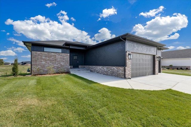 8880 E Bradford St, Wichita, KS 67210