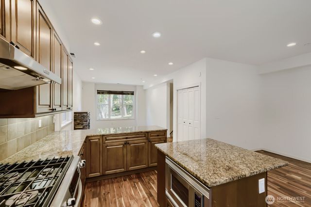 303 Bellevue Way SE, Bellevue, WA 98004