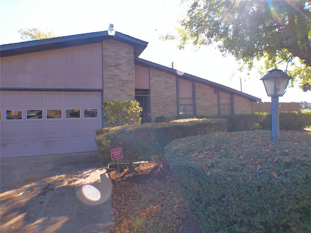 15823 Ironside Hill Drive, Houston, TX 77053