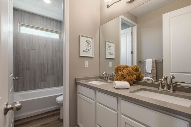 1616 Valle De Colores Street NW, Los Lunas, NM 87031