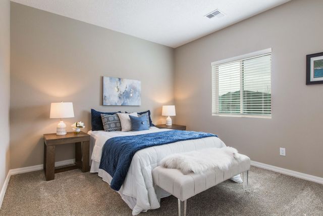 1616 Valle De Colores Street NW, Los Lunas, NM 87031