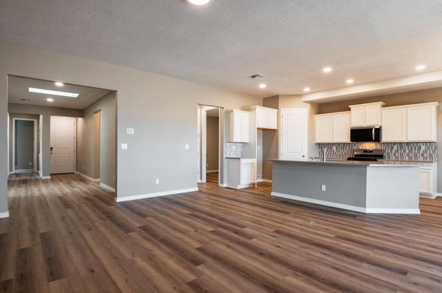 1616 Valle De Colores Street NW, Los Lunas, NM 87031