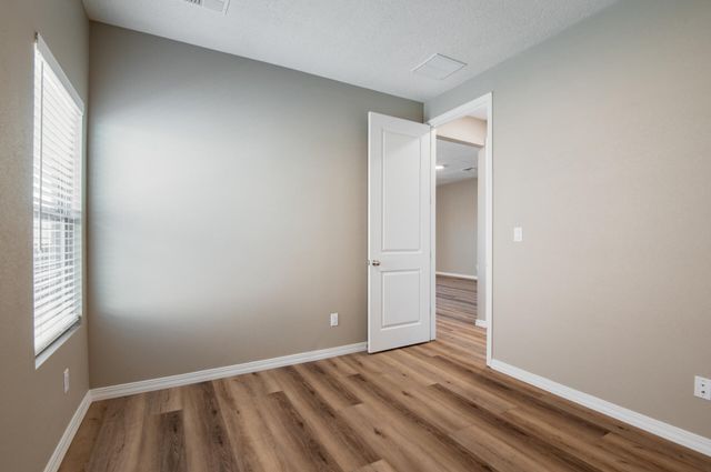 1616 Valle De Colores Street NW, Los Lunas, NM 87031