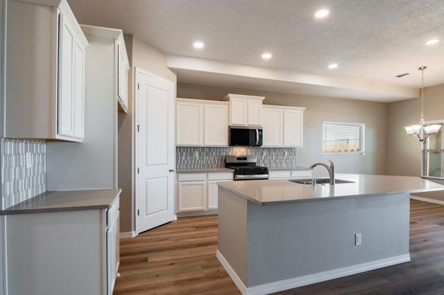 1616 Valle De Colores Street NW, Los Lunas, NM 87031