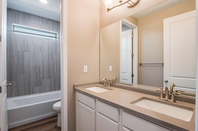 1616 Valle De Colores Street NW, Los Lunas, NM 87031