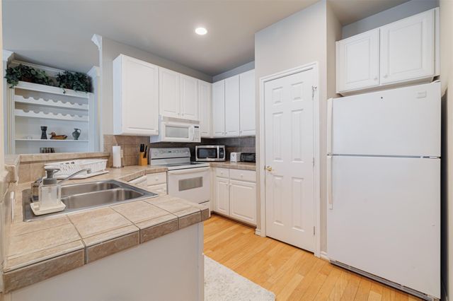 2400 Mccue Road 360, Houston, TX 77056