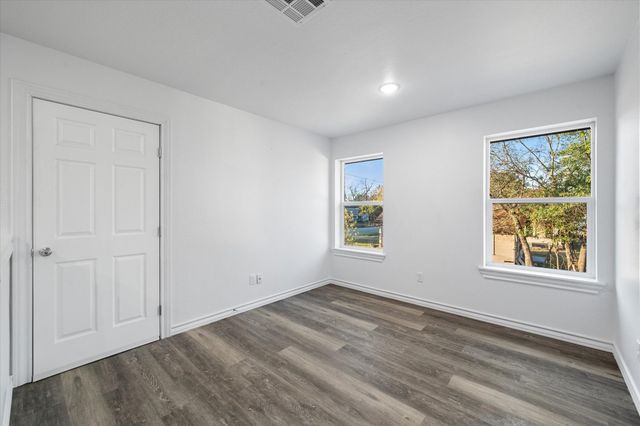 2004 W 2nd Avenue, Corsicana, TX 75110